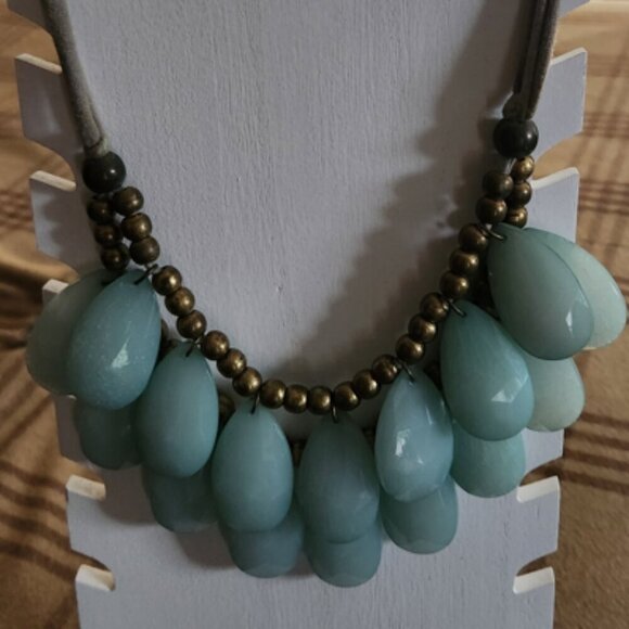 Anthropologie Beaded Mint Green Teardrop Necklace - Picture 4 of 4